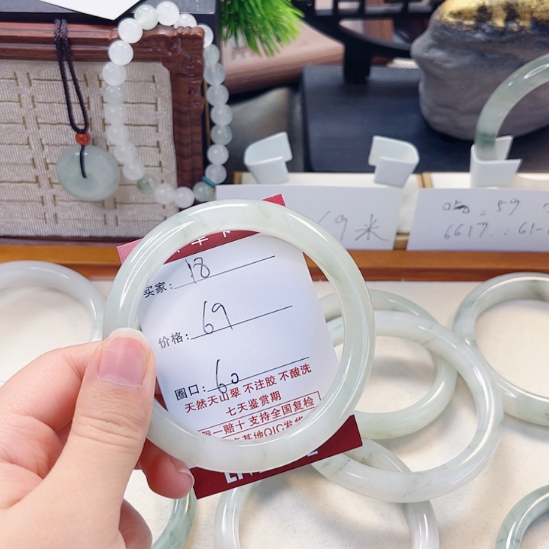 石英质玉未镶嵌手镯18