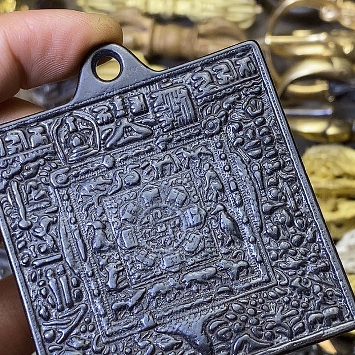 老铜不移背面有点小磕碰