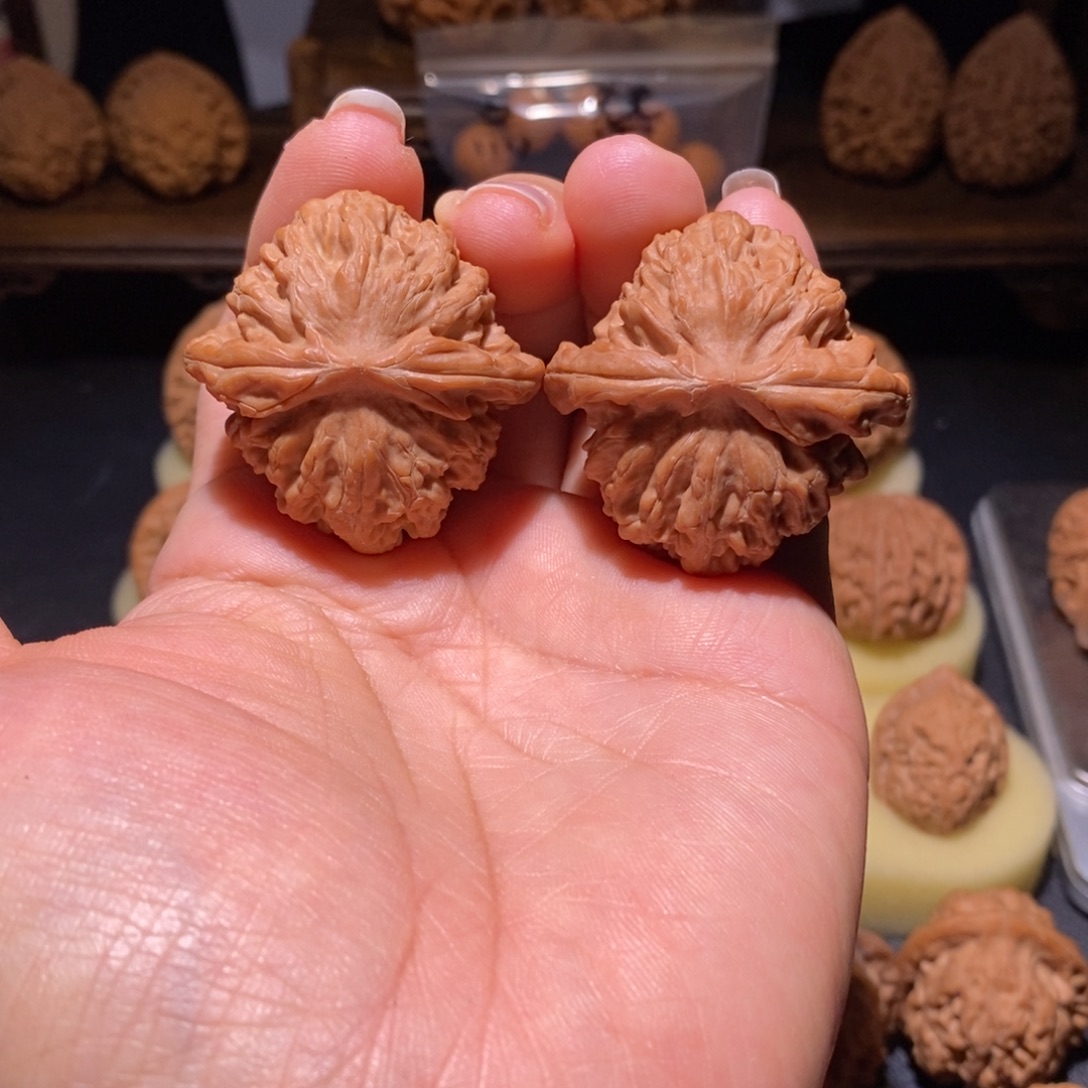 文玩核桃吊坠原树太阳花