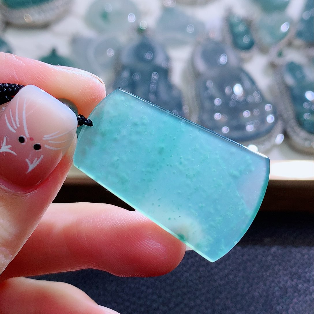 翡翠颈饰未镶嵌翡翠