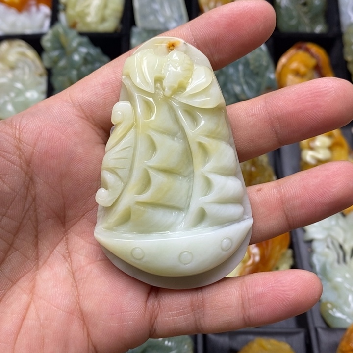 蛇纹石玉挂件未镶嵌