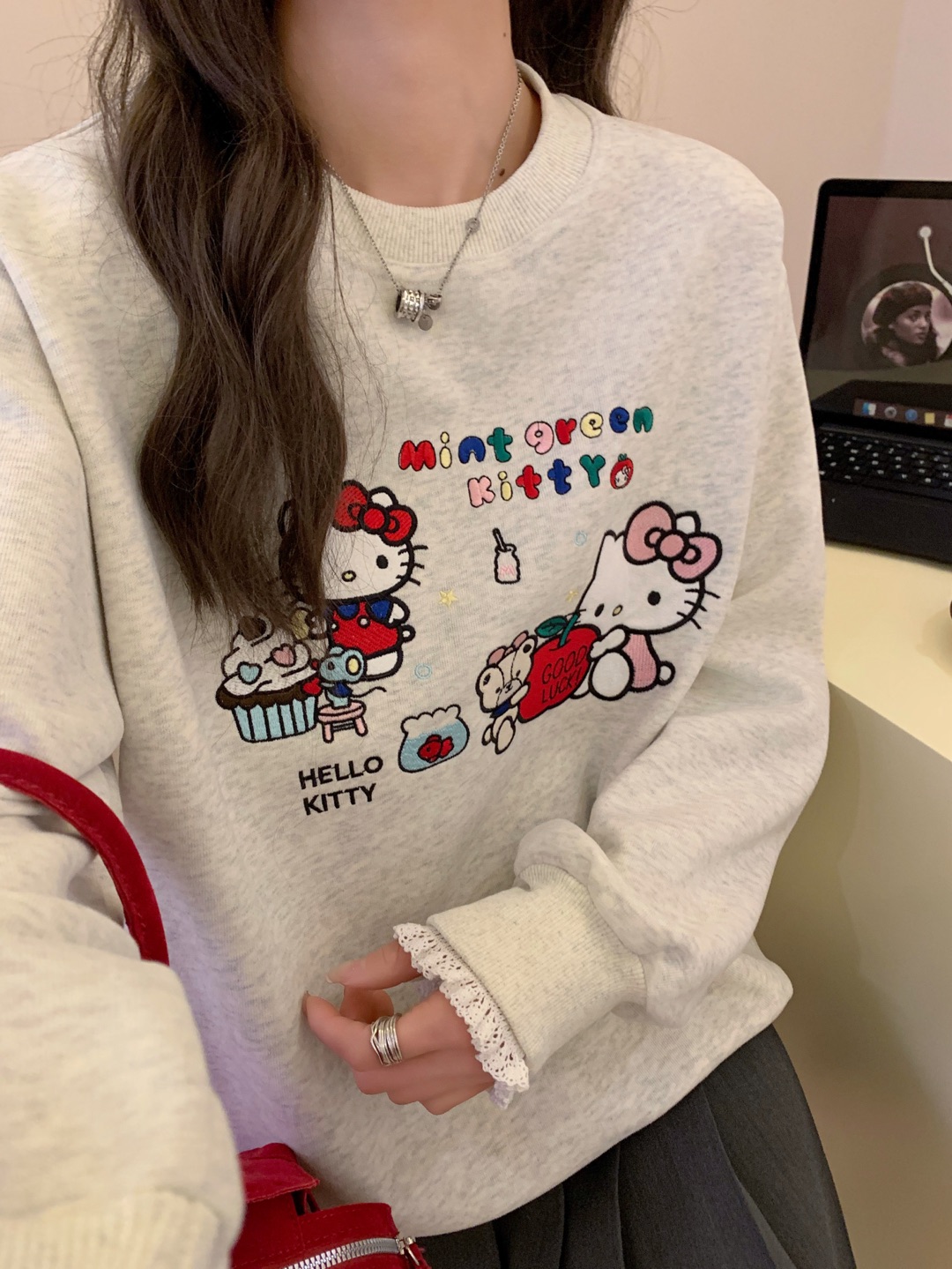 春季新款  kitty蕾丝袖口圆领宽松韩版慵懒减龄卫衣