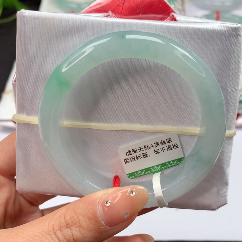 【闪购商品】翡翠手镯未镶嵌天**宝天然翡翠手镯