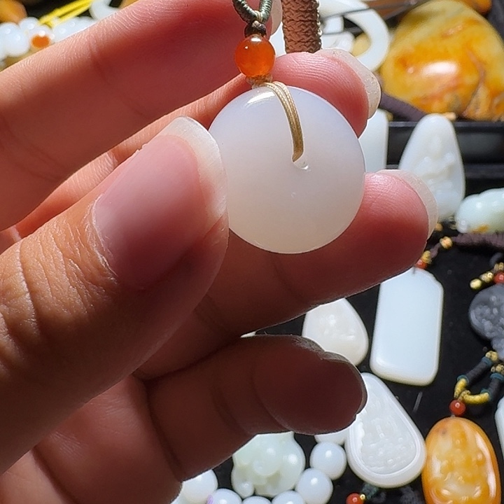 和田玉未镶嵌颈饰