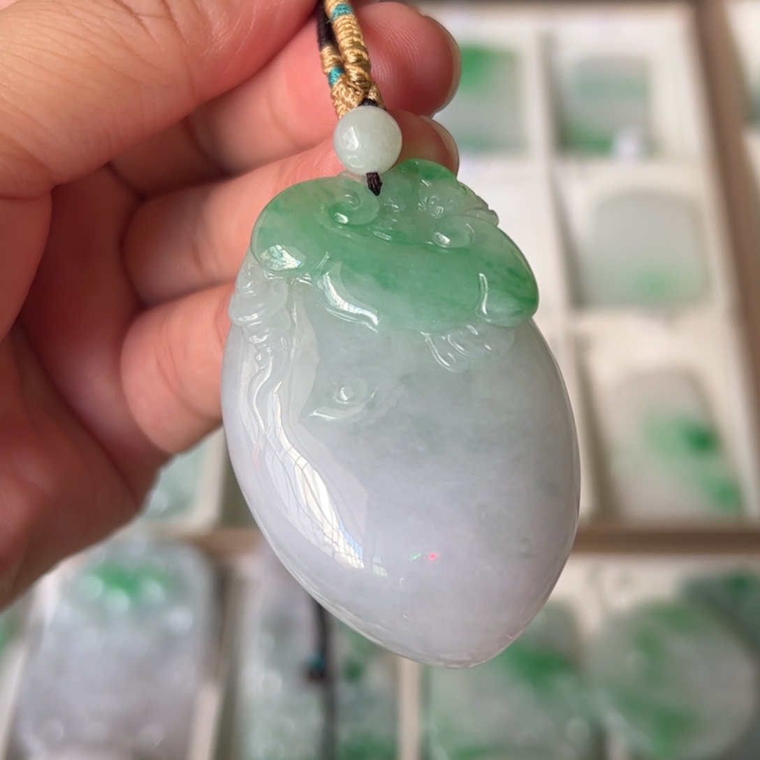 颈饰未镶嵌翡翠桃