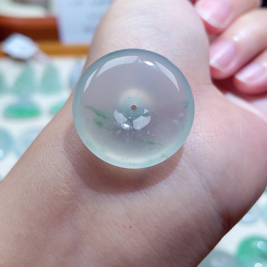 翡翠颈饰未镶嵌平安扣