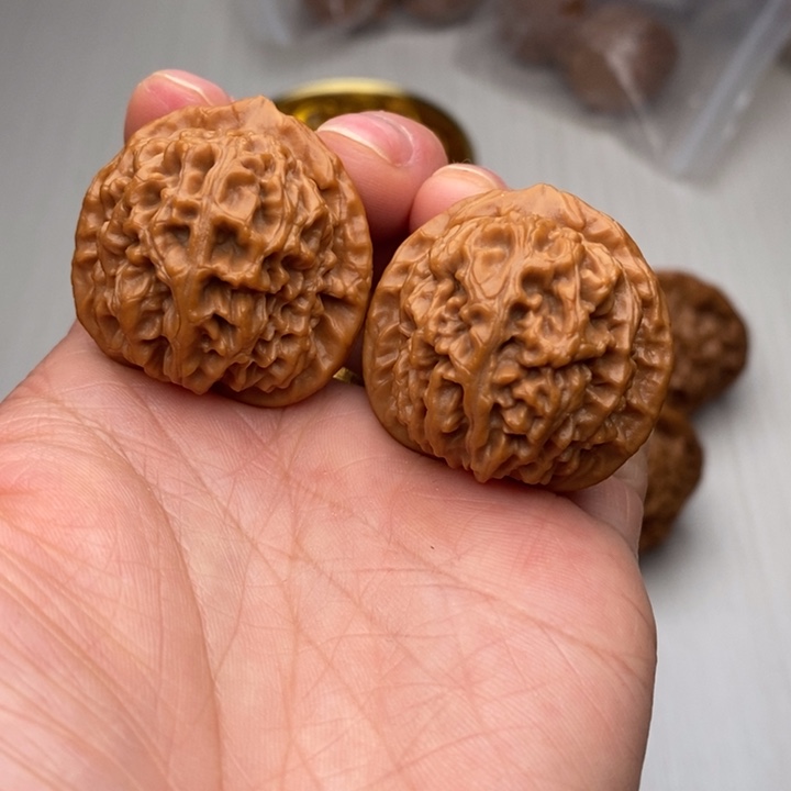 核桃把件文玩核桃荔枝纹