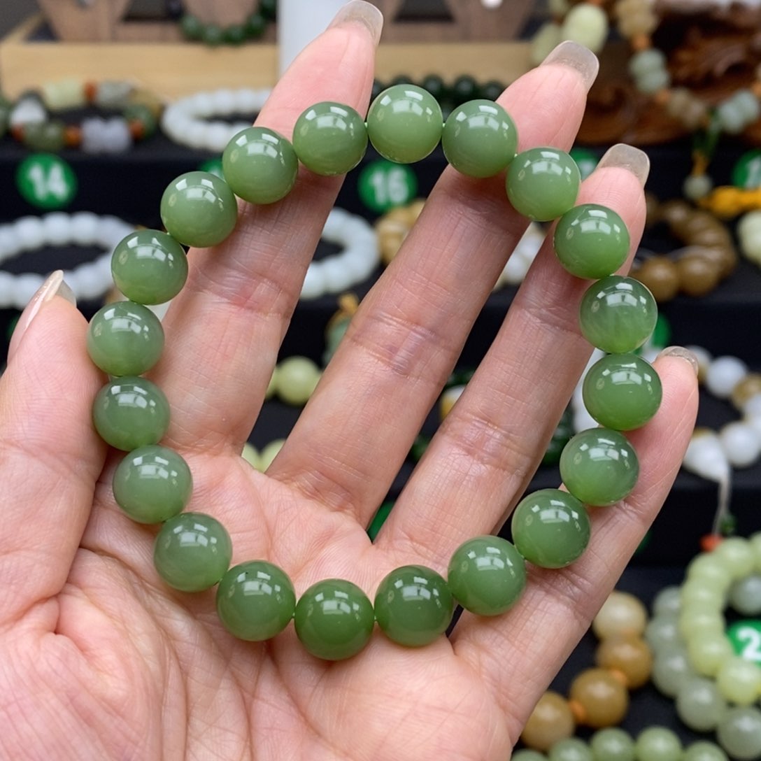 和田玉手链未镶嵌碧玉10mm