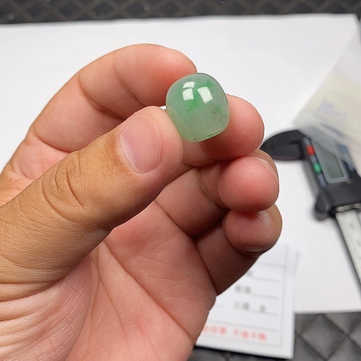 定制翡翠未镶嵌翡翠毛货需要抛光