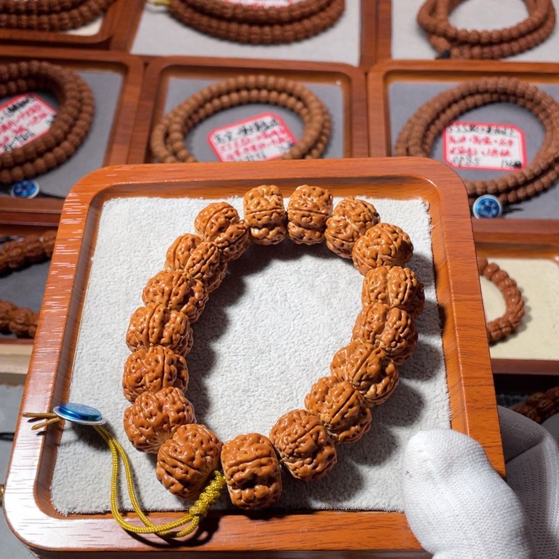 白***驹金刚菩提吊坠帝王花20