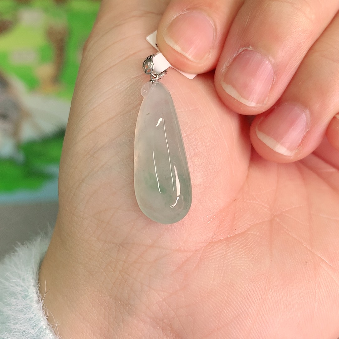 翡翠颈饰18K金镶嵌冰飘绿福瓜26.2 10.2 5.4