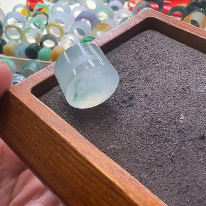 定制翡翠未镶嵌翡翠路路通