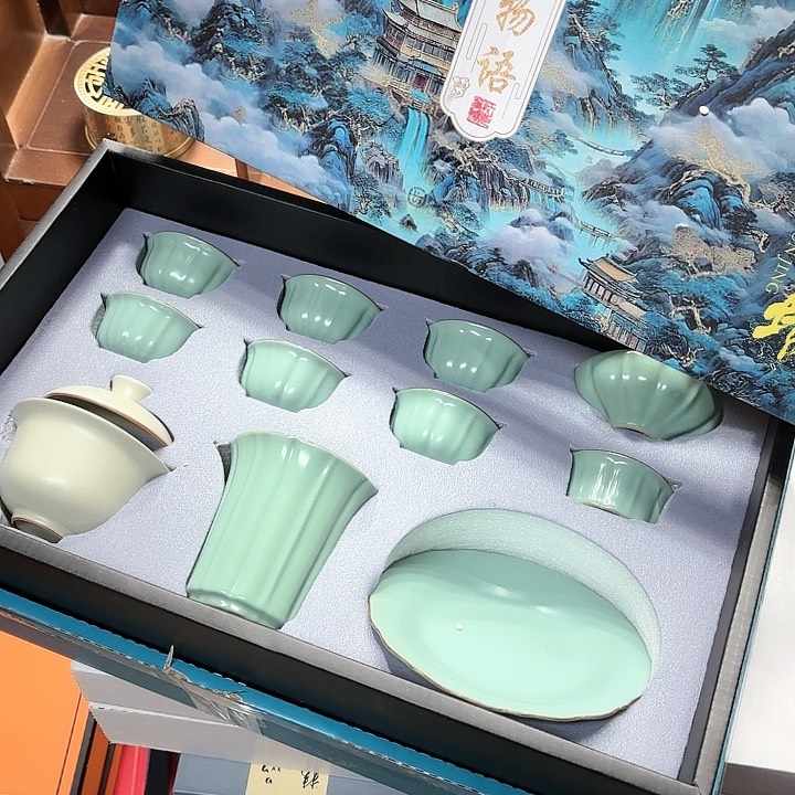 孤品茶具套装等。            