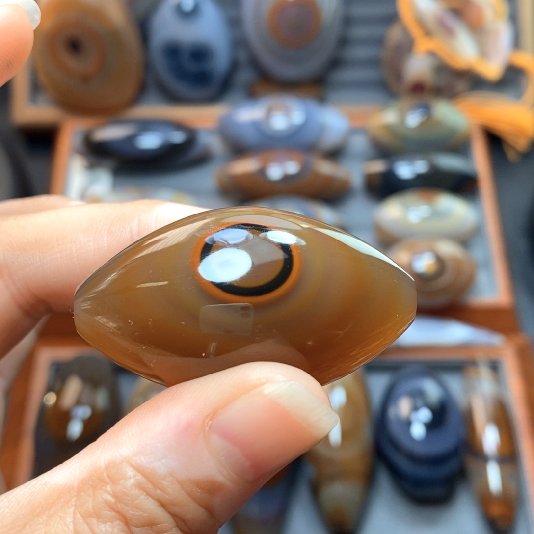 阿***佛玛瑙/玉髓未镶嵌珠宝奇石