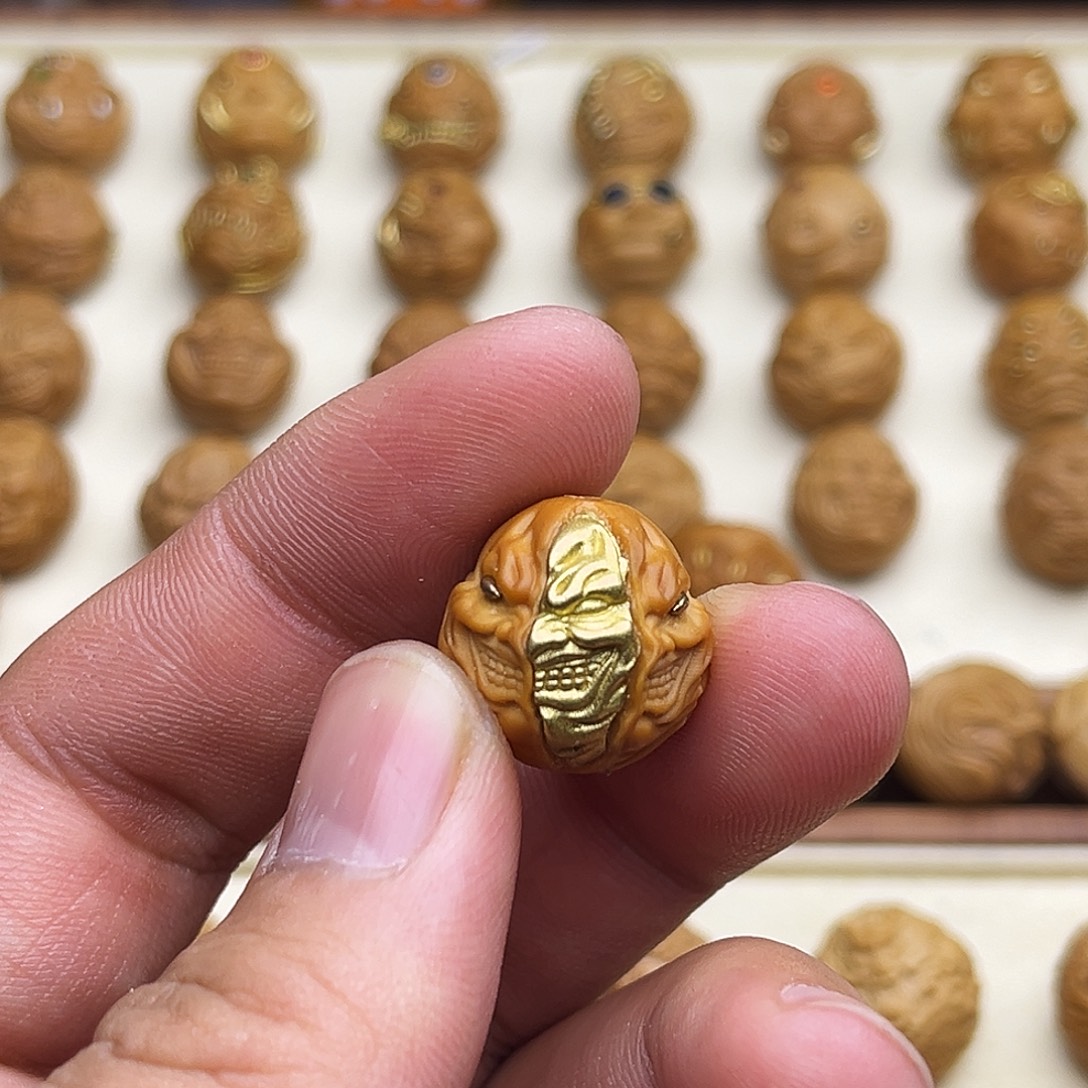 吴***墨猴头核桃吊坠镶嵌铜撕裂17