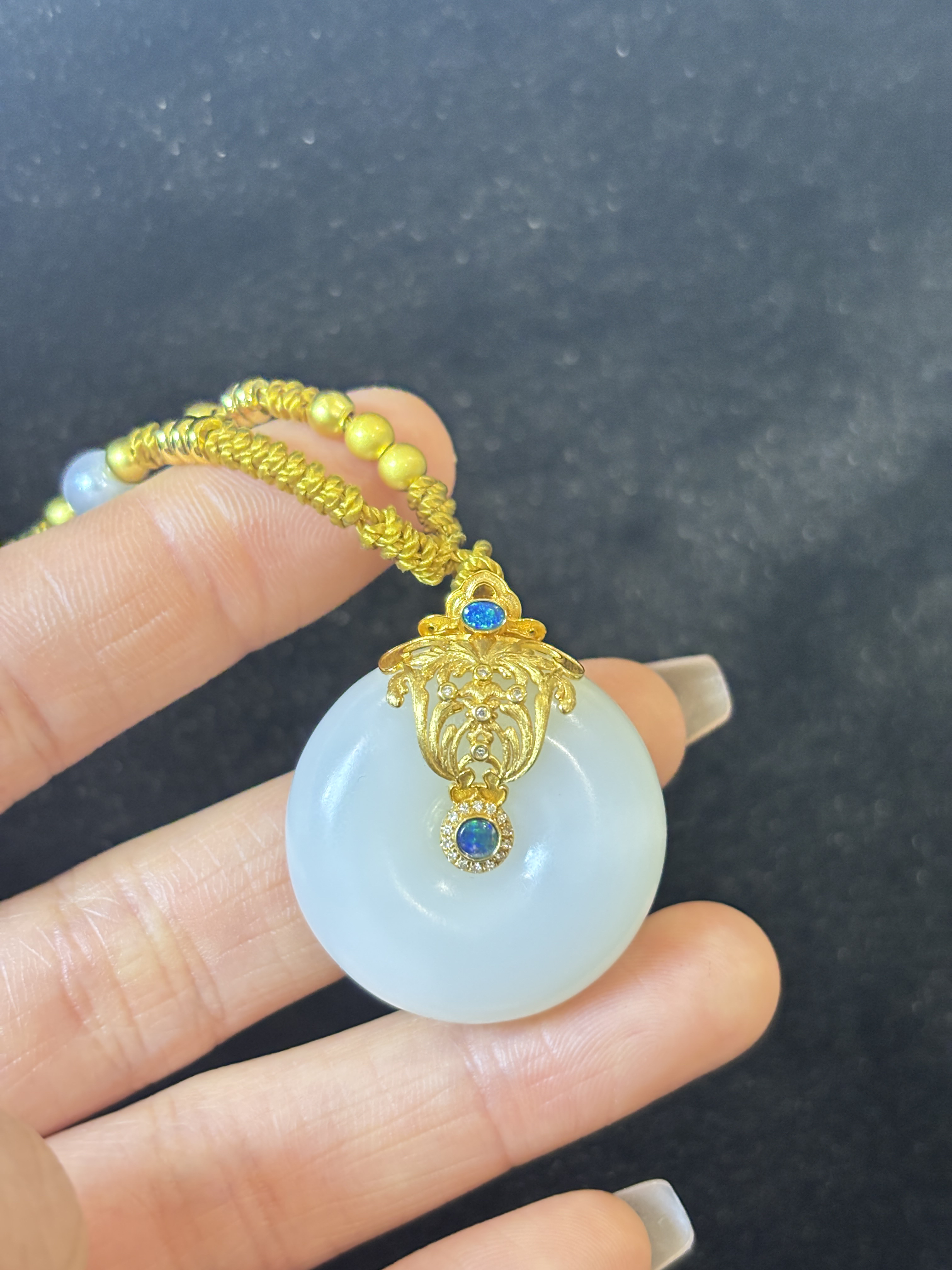 和田玉俄白高奢18k金平安扣吊坠孤品