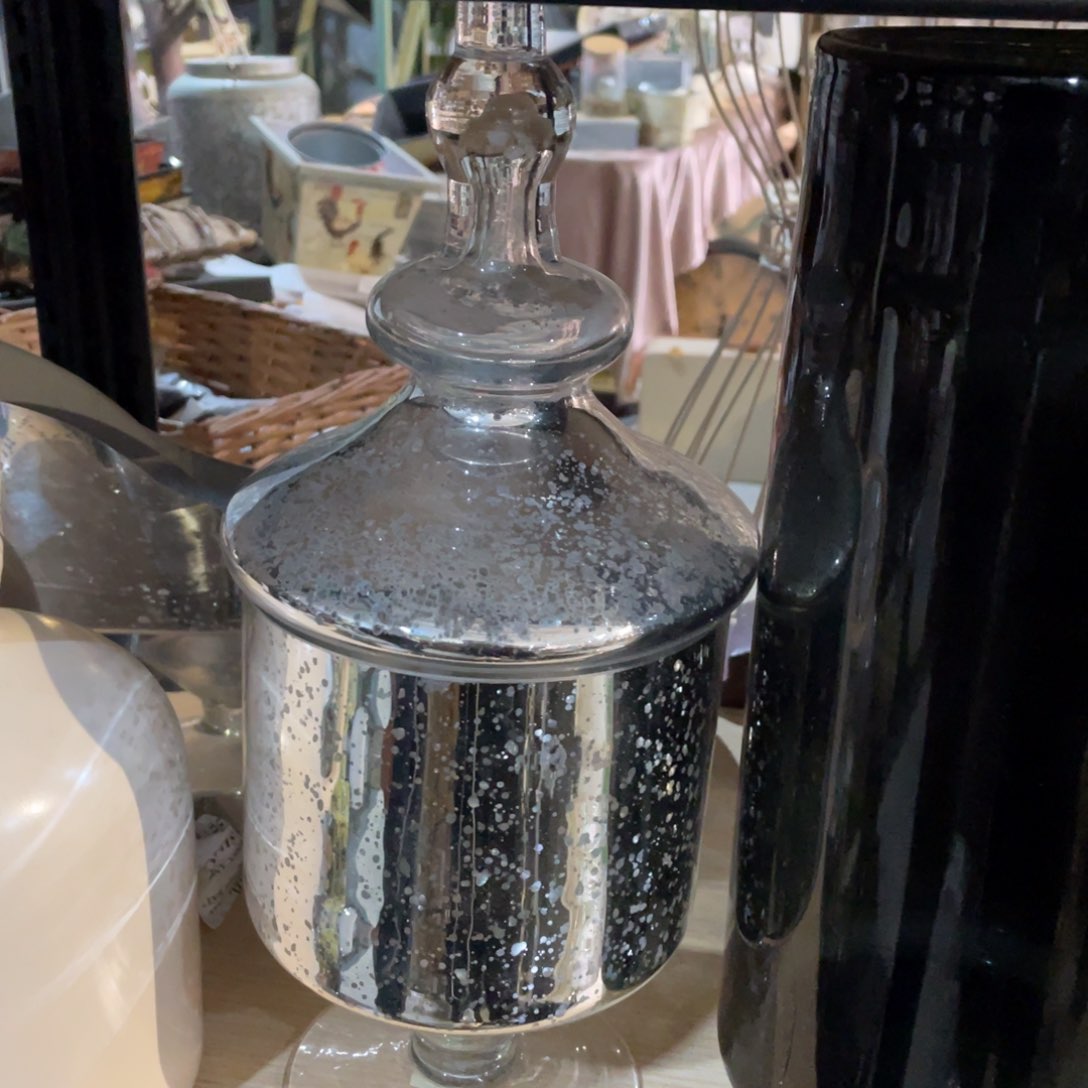 陶瓷花瓶，仿真绿植。