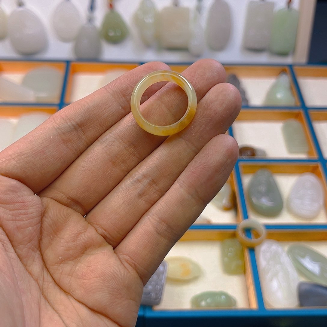 和田玉颈饰未镶嵌牛***气