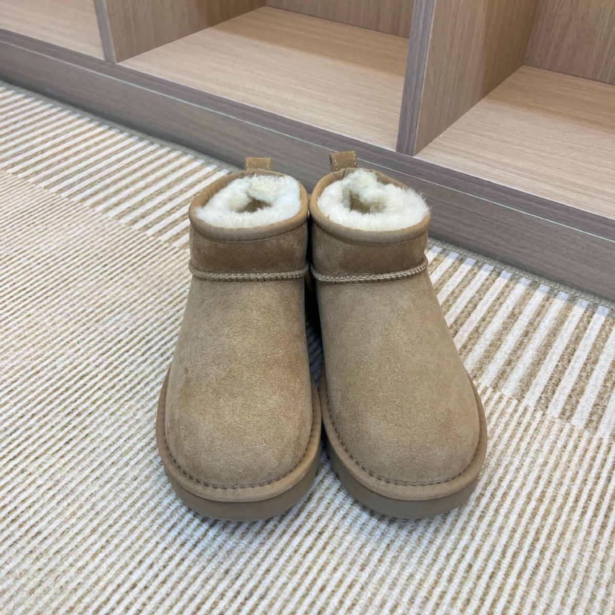 【Mini全新未开封】周冬雨同款桑坡雪地靴羊皮毛一体短靴薄/3/5cm