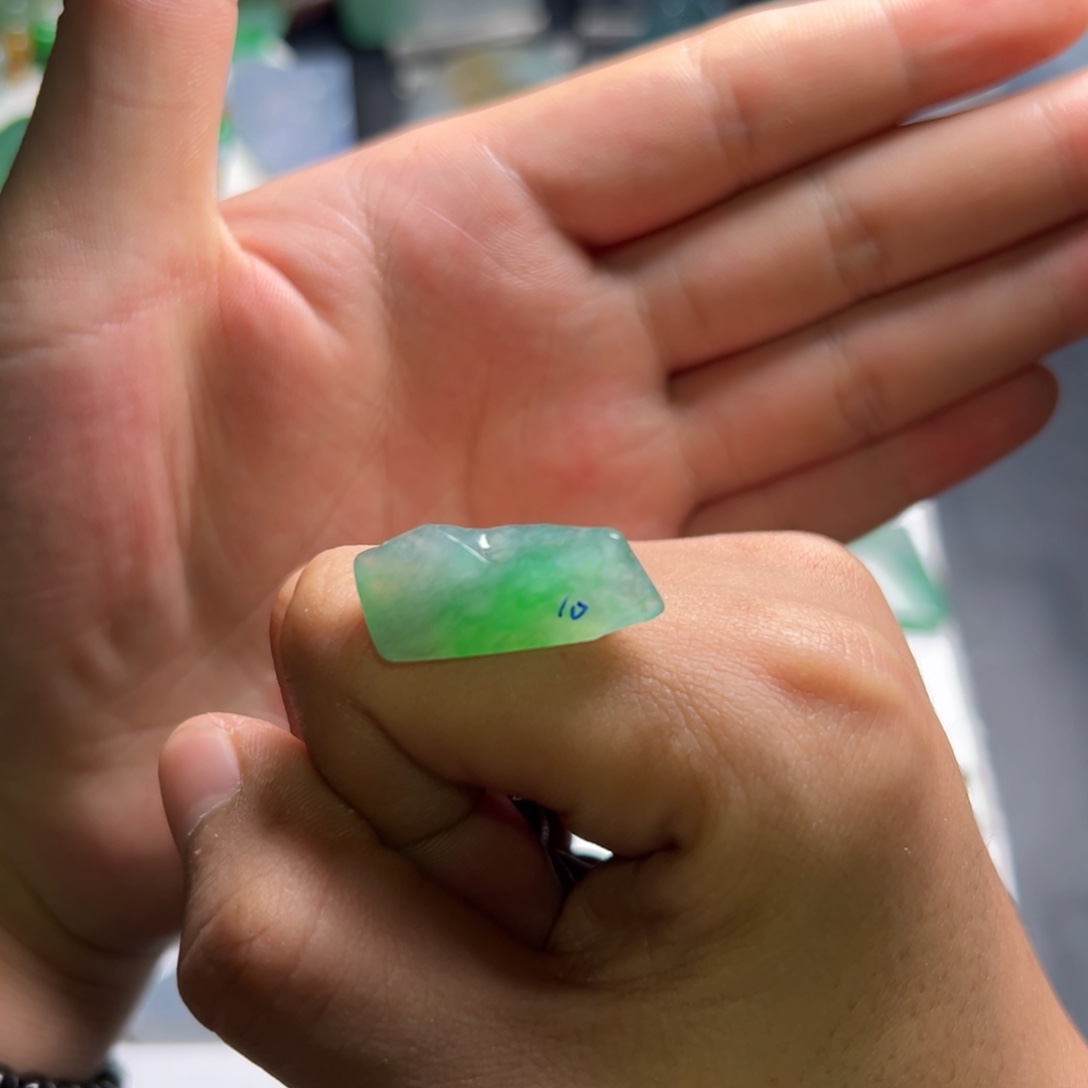 定制翡翠未镶嵌飘花