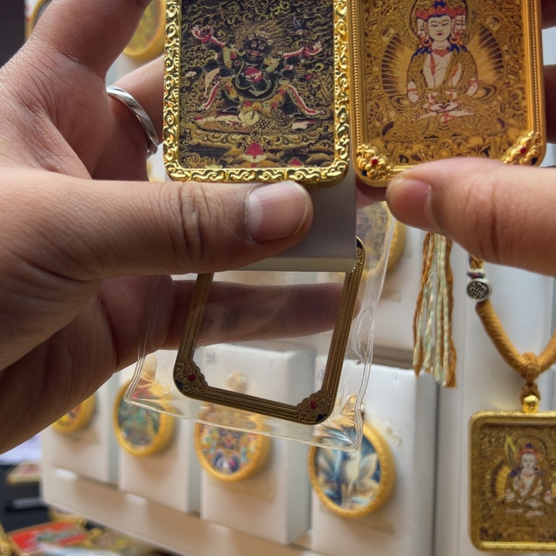 吊坠连****?定制唐卡一步到位