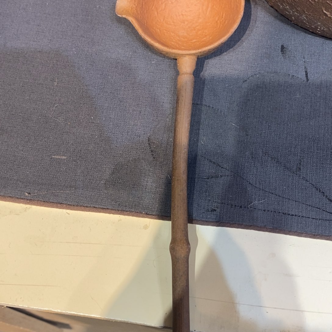 瓷片在家住一只狗狗和小