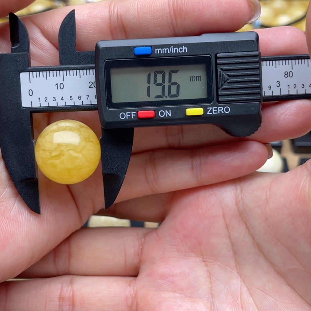 琥珀未镶嵌裸石蜜蜡圆珠笑