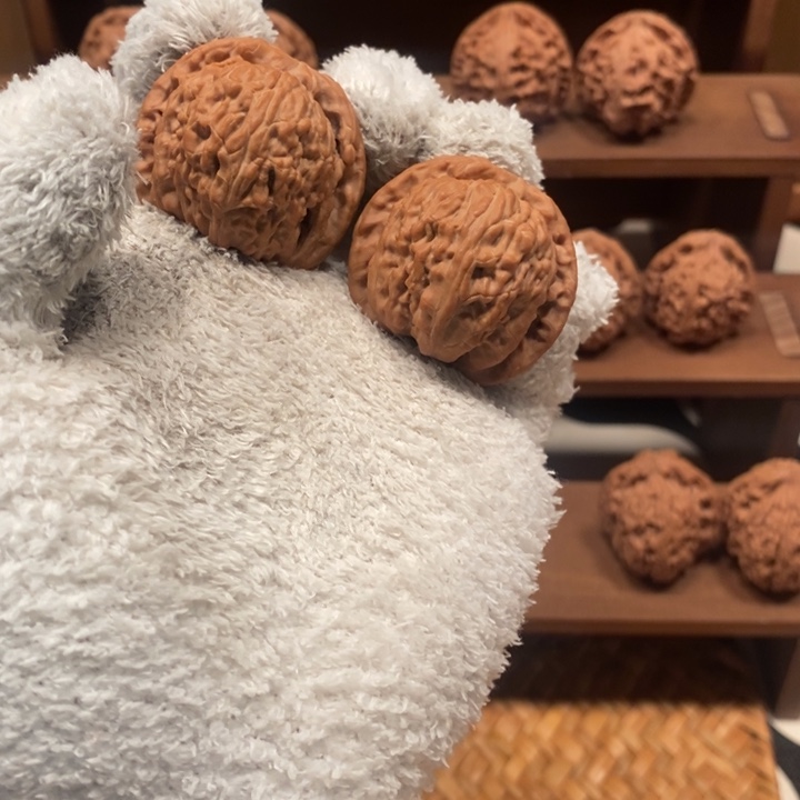 39 尺寸球白狮子头核桃