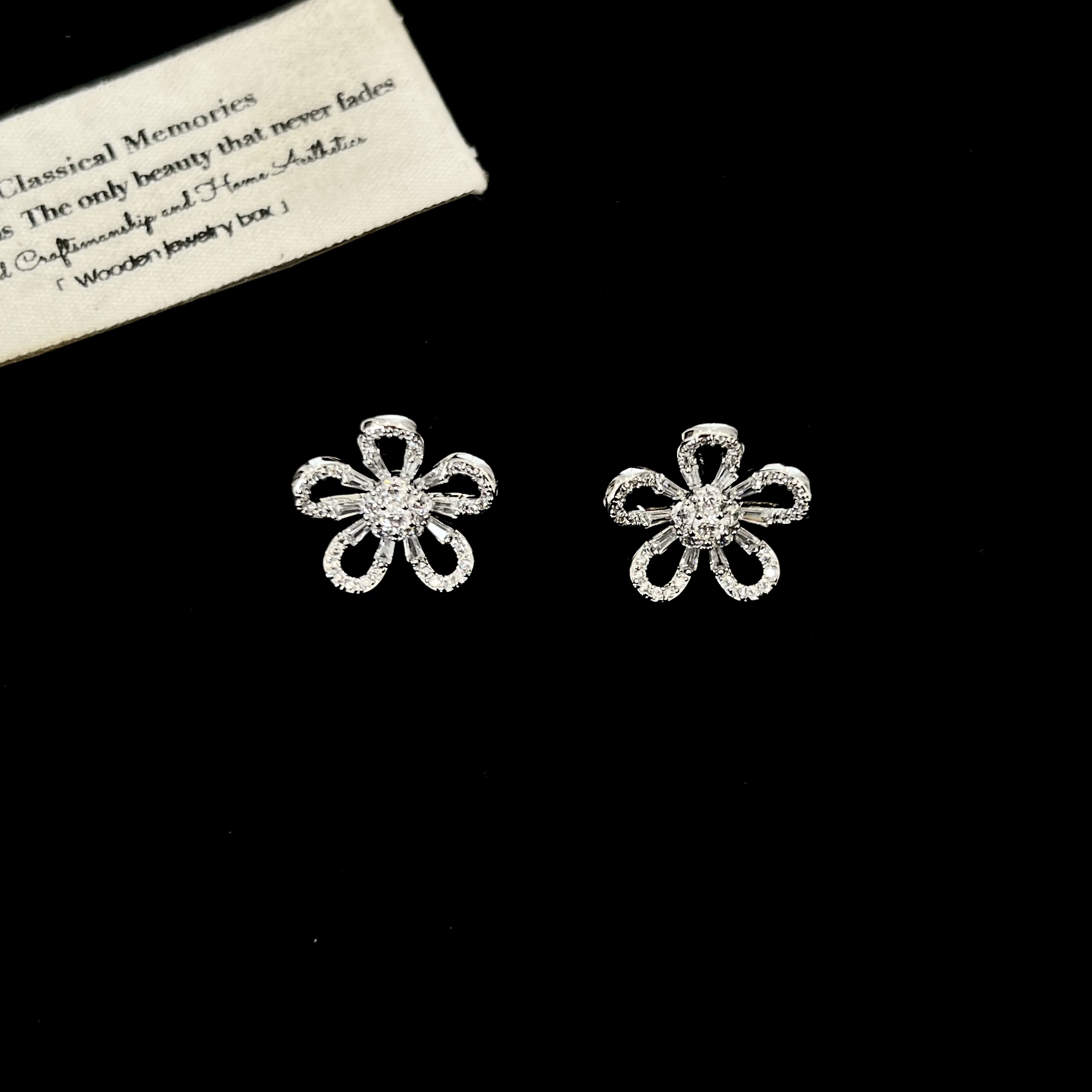 铜合金锆石耳饰 秋冬高级镂空花朵轻奢耳环8041