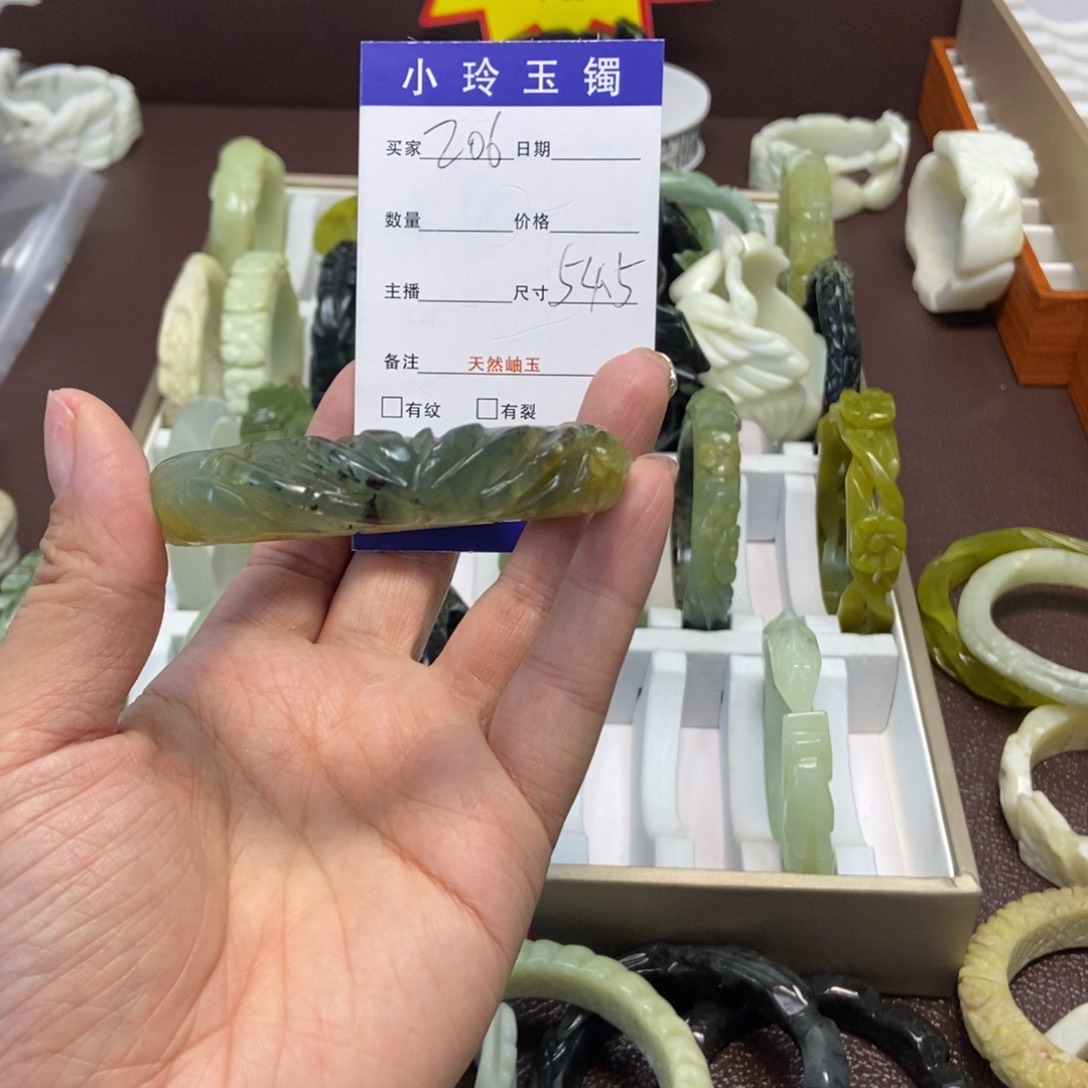 蛇纹石玉手镯未镶嵌