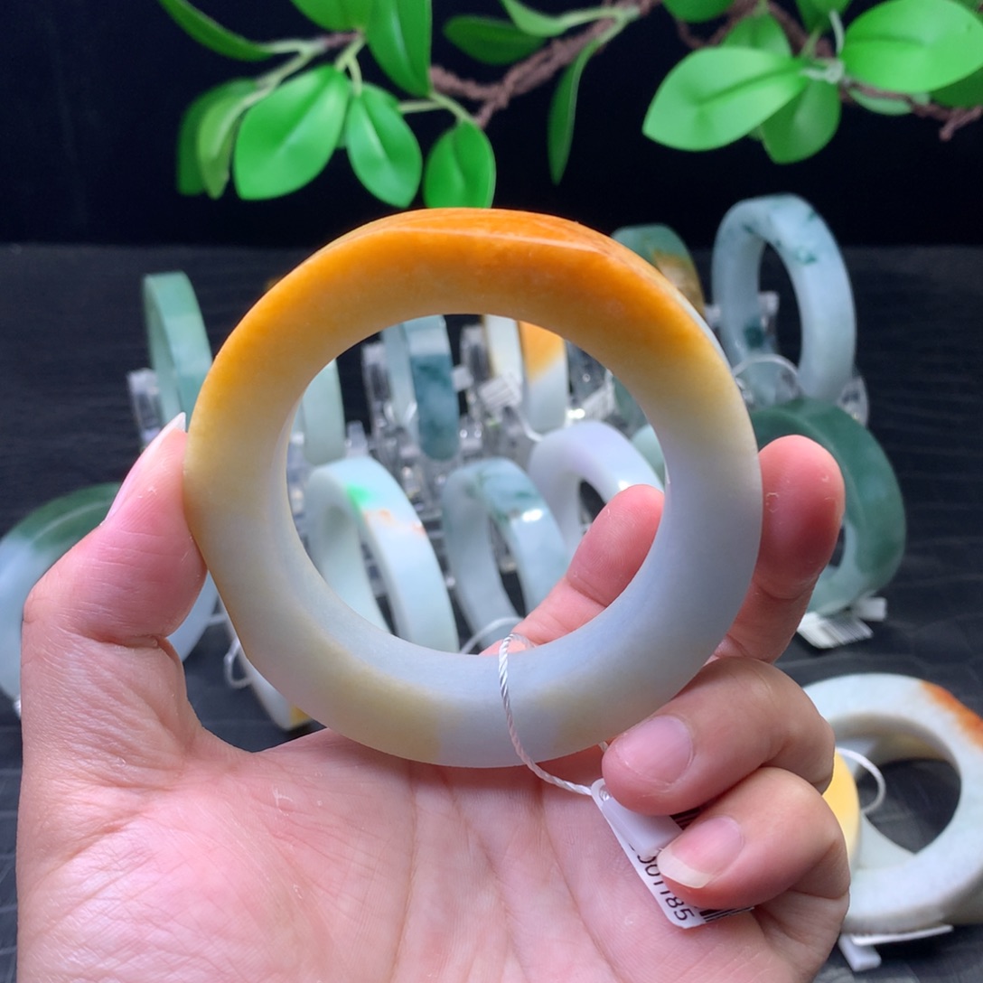 定制翡翠未镶嵌手镯