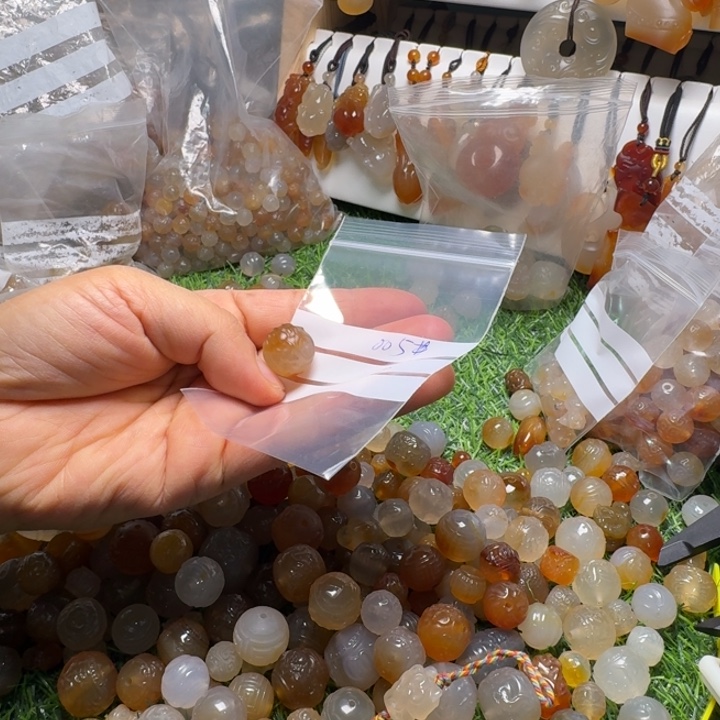 6***后玛瑙/玉髓未镶嵌颈饰