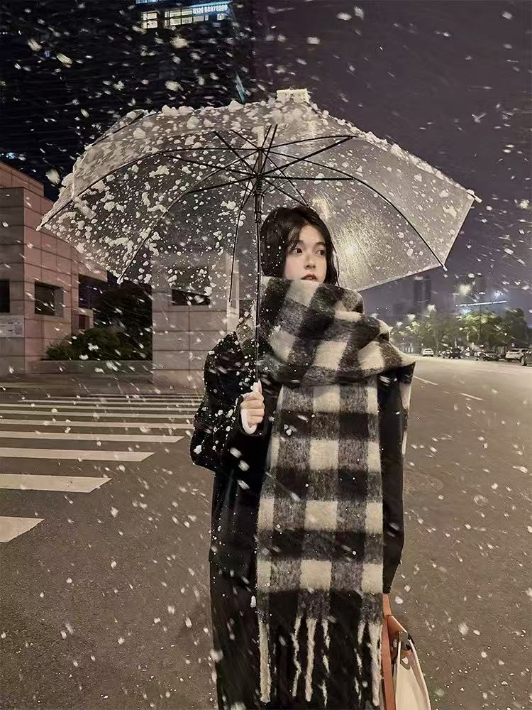 【厂家促销】围巾冬季女2025新款高级氛围感黑白格韩系保暖披肩围脖