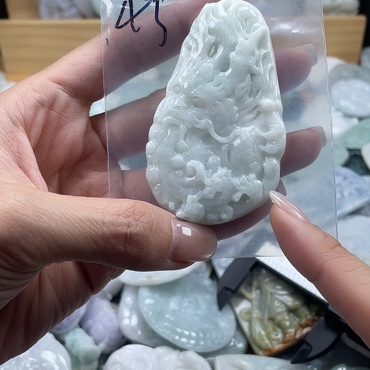 翡翠未镶嵌颈饰翡翠