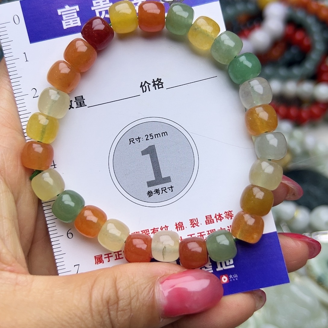 翡翠未镶嵌颈饰富贵