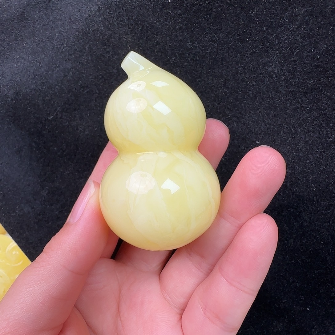 蜜蜡未镶嵌珠宝奇石
