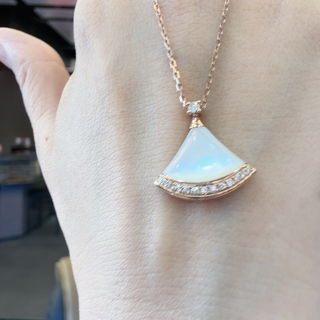 贝壳（贝母）项链18K金镶嵌项链