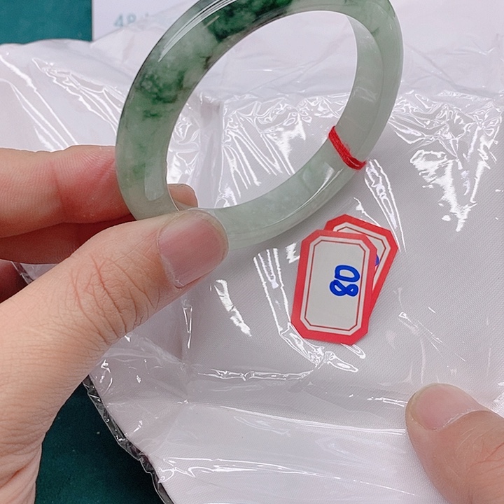 翡翠手镯未镶嵌思***?800000000