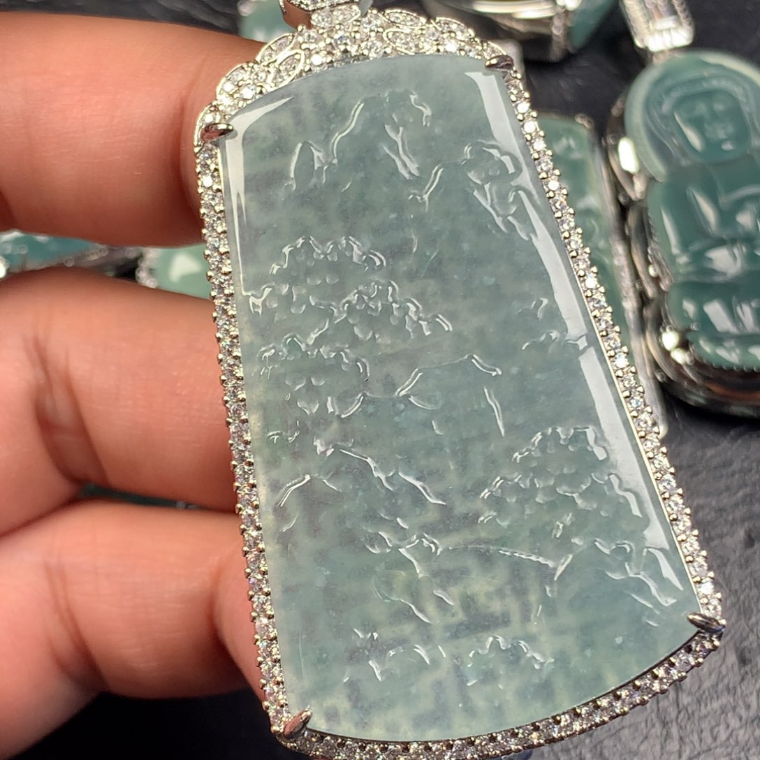 翡翠未镶嵌颈饰大山水