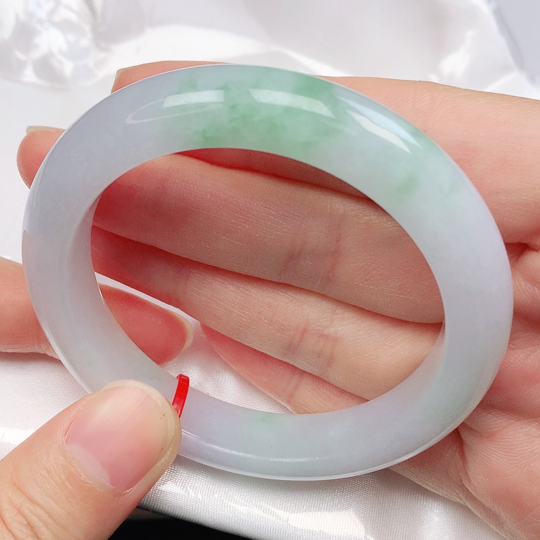 翡翠手镯未镶嵌抖音质检