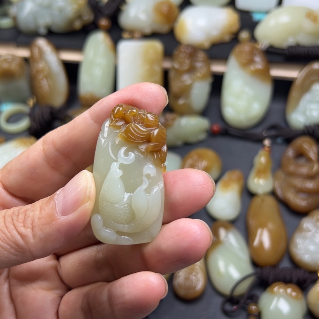 颈饰未镶嵌和田玉（糖玉）