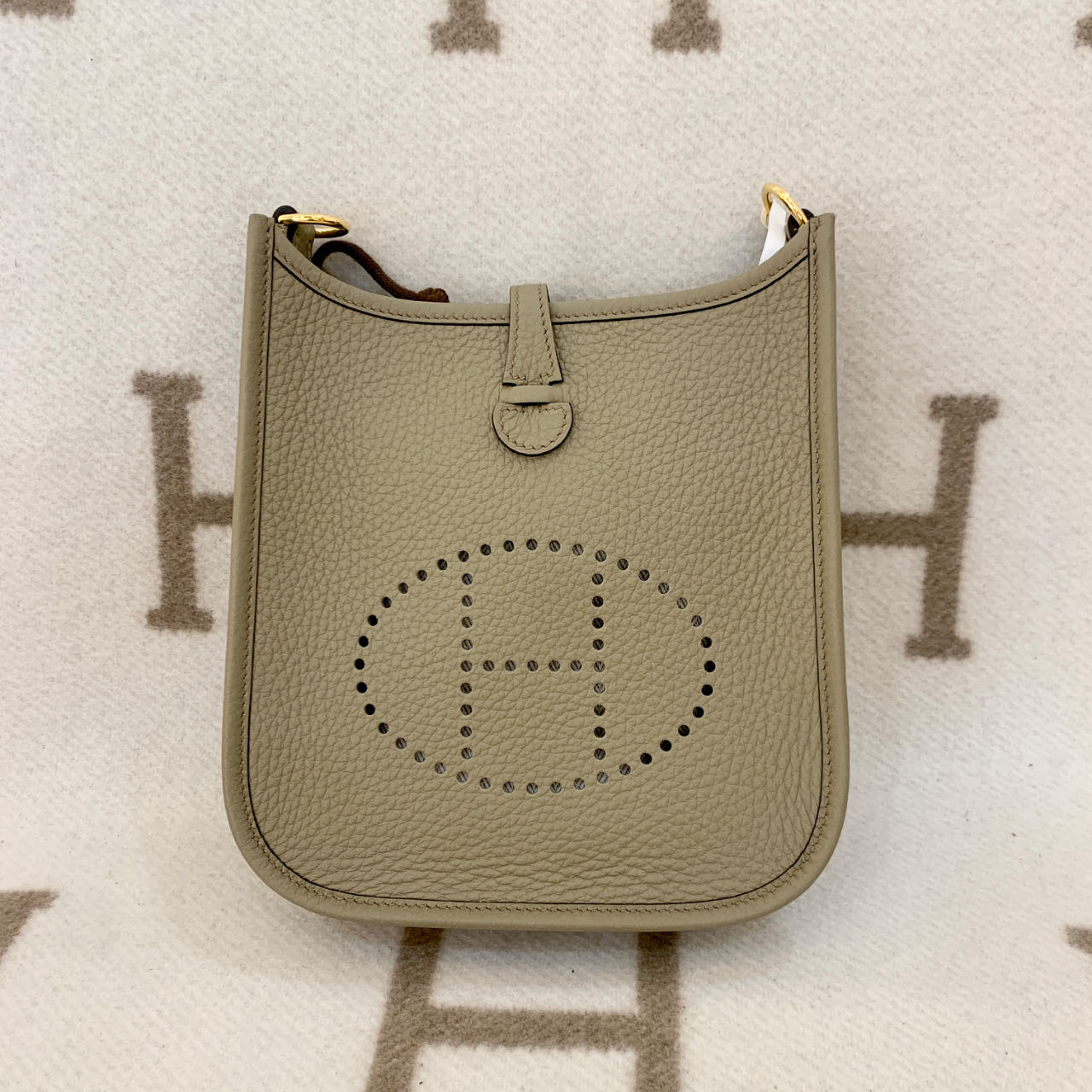 未使用 Hermes/爱马仕 mini 伊芙琳 W tc皮 马尔法米色0402m1 