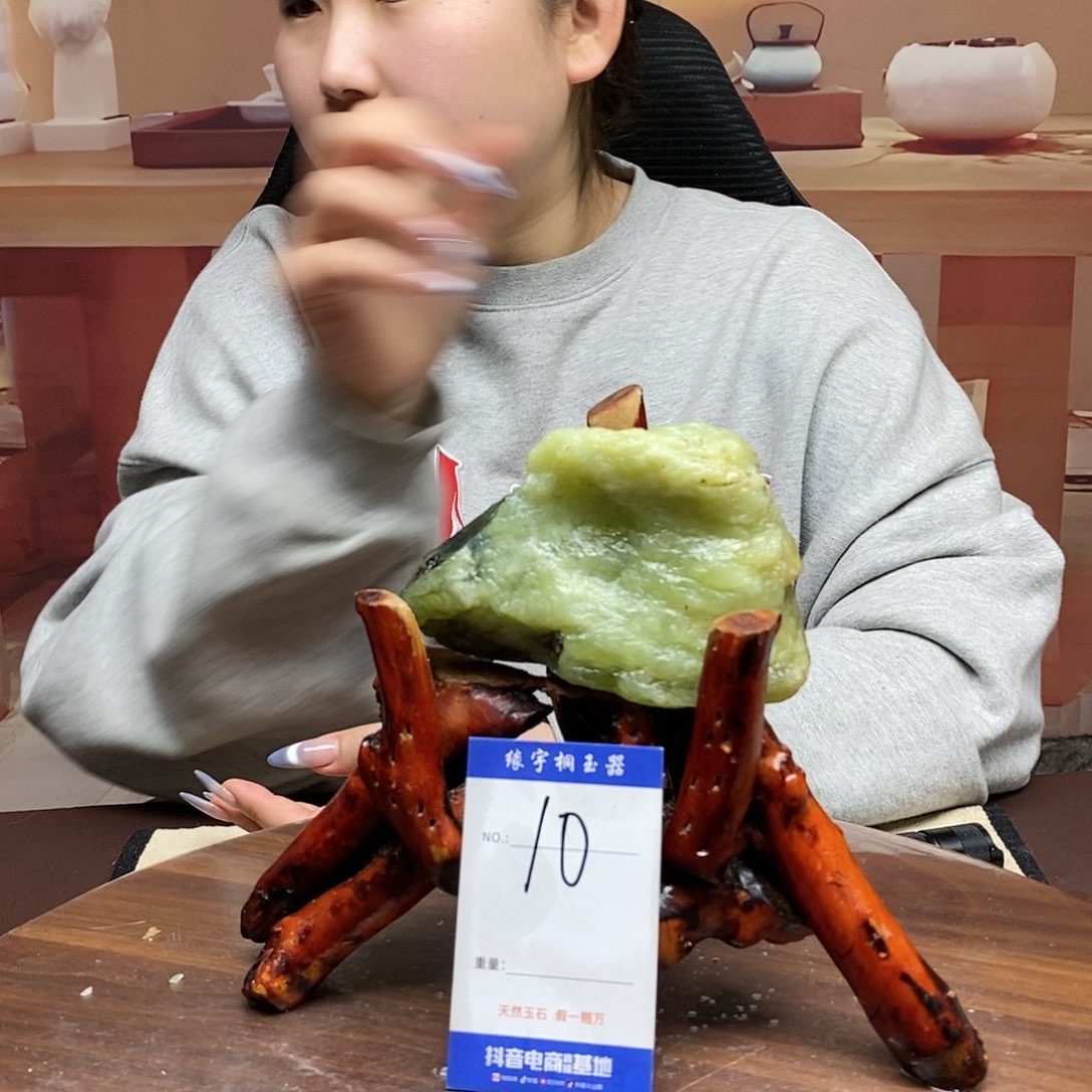 蛇纹石玉原石未镶嵌