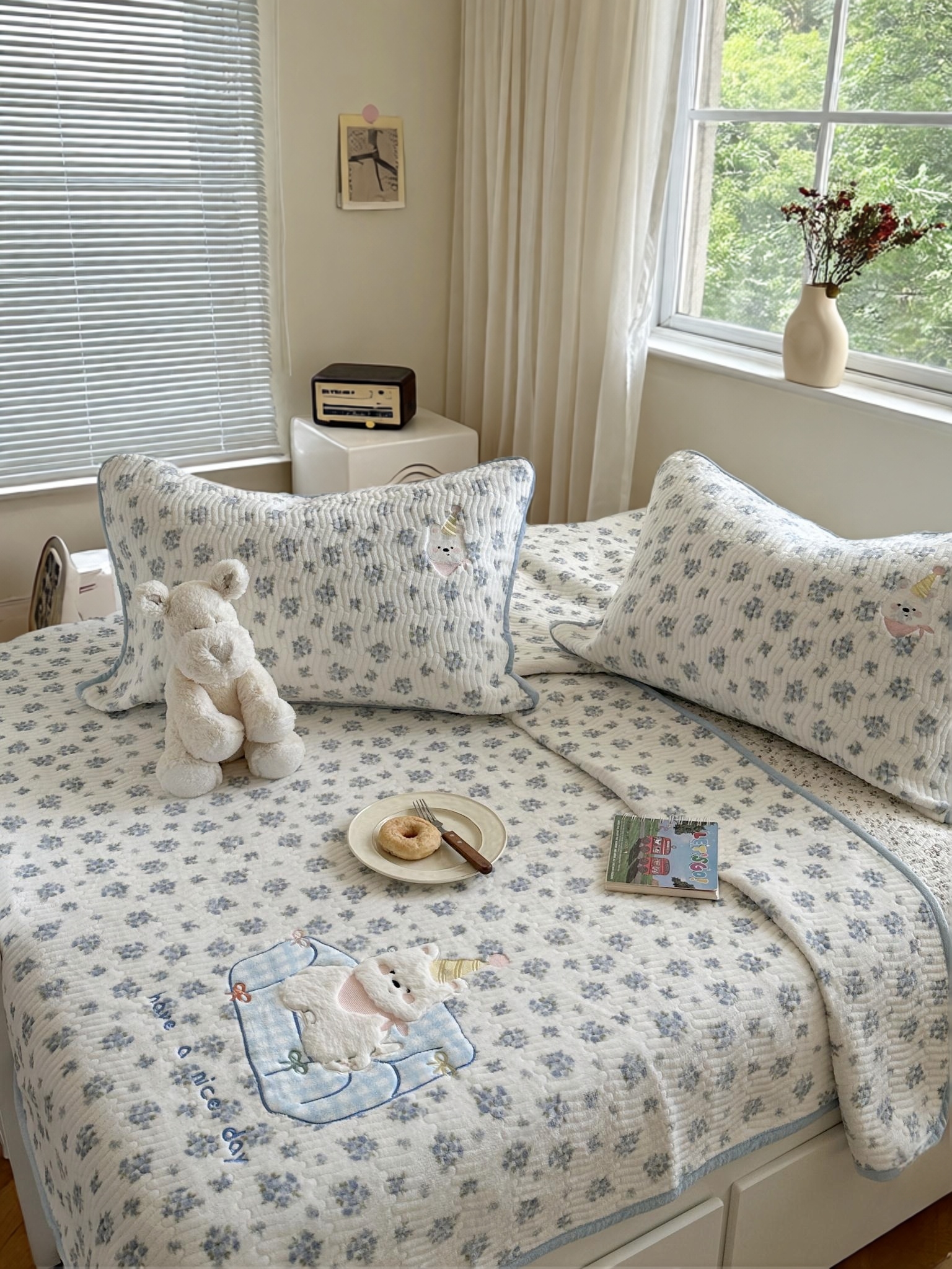 可爱ins风贴布绣 牛奶绒床盖三件套透气防滑加厚机洗绗缝