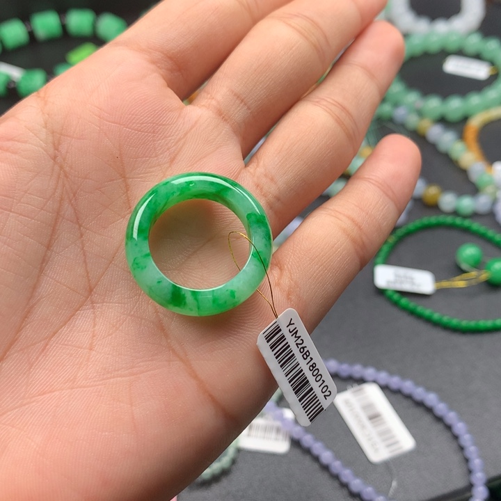 翡翠手镯未镶嵌卡