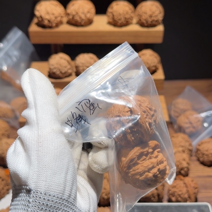 ****-文玩核桃吊坠磨39