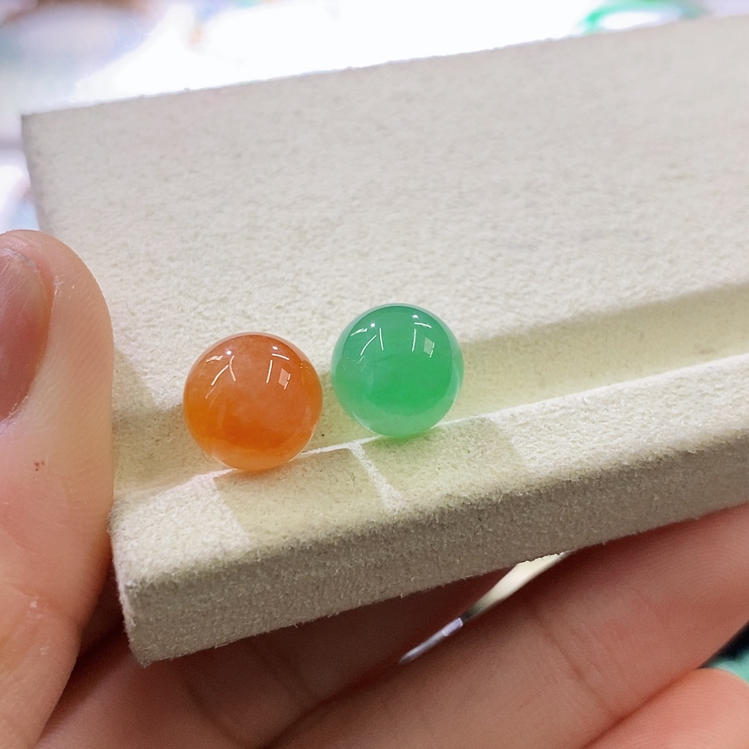 翡翠未镶嵌挂件一对珠珠