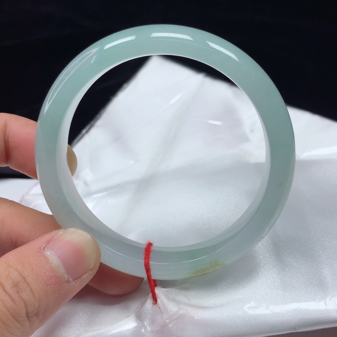 翡翠手镯（圆镯）未镶嵌56.7