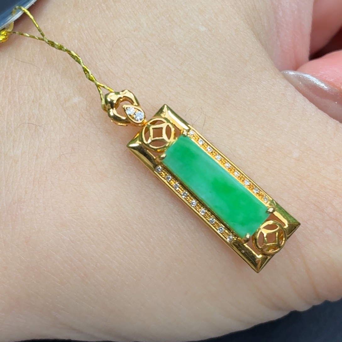 翡翠18K金镶嵌颈饰