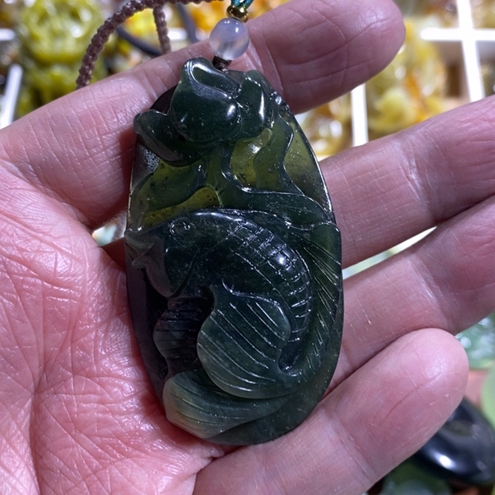 蛇纹石玉颈饰未镶嵌
